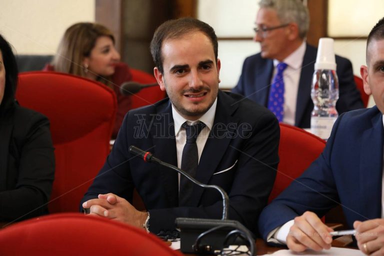 Politiche sociali senza pace a Vibo, si dimette il presidente di Commissione Tucci