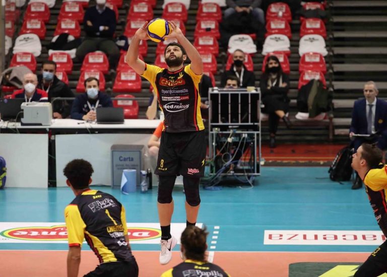 Superlega, passo falso per la Tonno Callipo a Piacenza – Video