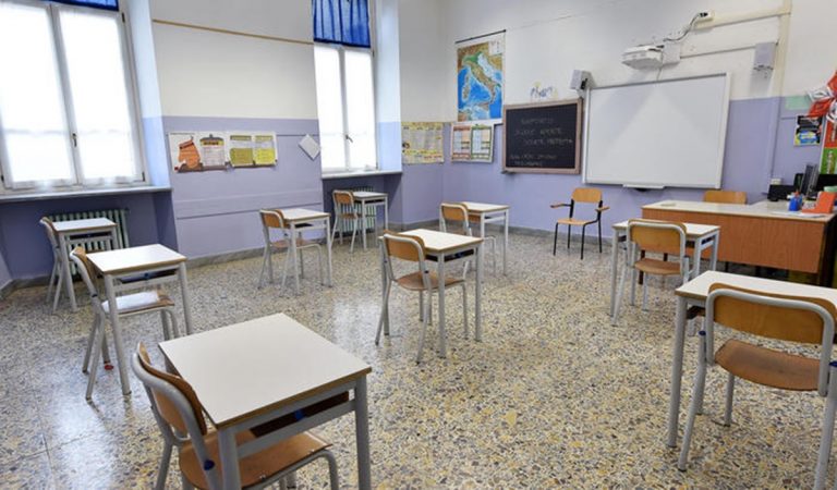 Scuole, l’Unità di crisi convocata da Spirlì chiede la chiusura di tutti gli istituti