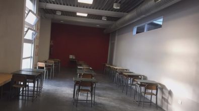 Spirlì fomenta i genitori sui social: «Segnalate le scuole con le finestre aperte». Ma la Regione che fa?