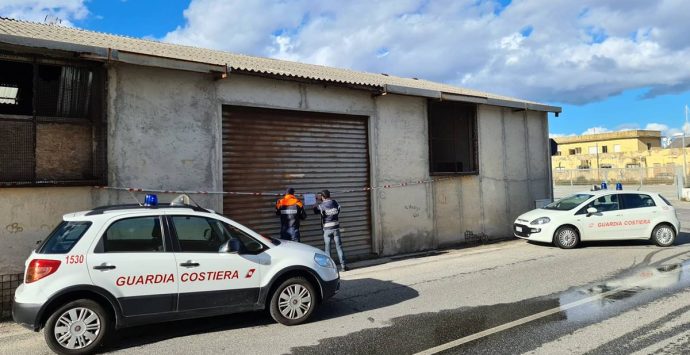 Vibo Marina, sequestrato capannone abusivo con tetto in eternit