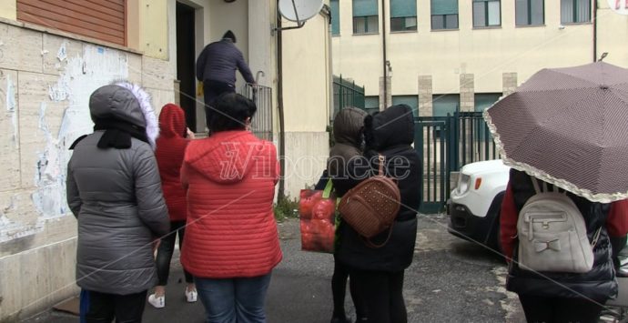 I dolci di carnevale per restituire un sorriso alle famiglie vibonesi piegate dalla pandemia – Video