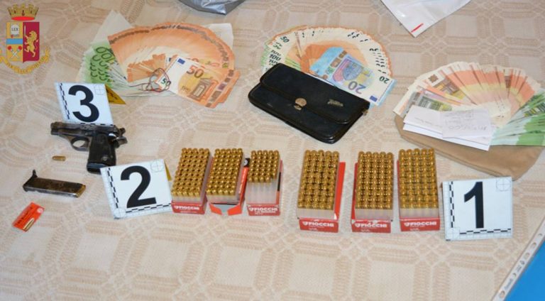 Pistola clandestina e munizioni in casa, arrestato 61enne di Rombiolo