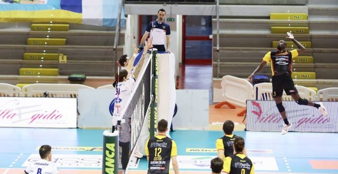 Tonno Callipo, disfatta a Cisterna: a rischio i quarti play off – Video