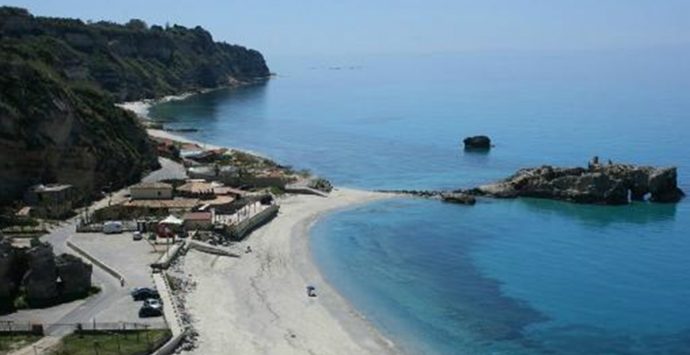 Ricadi, chiusa la strada comunale che porta a Baia di Riaci