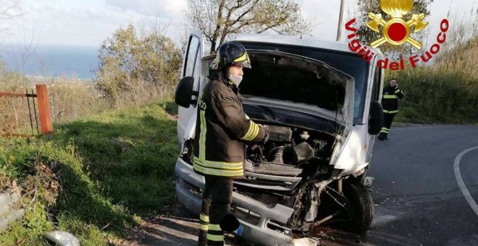 Traffico in tilt tra Vibo e la Marina: Ss18 chiusa e incidente a Triparni – Foto