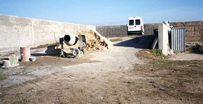 Mileto, raid criminale nel cantiere dell’isola ecologica