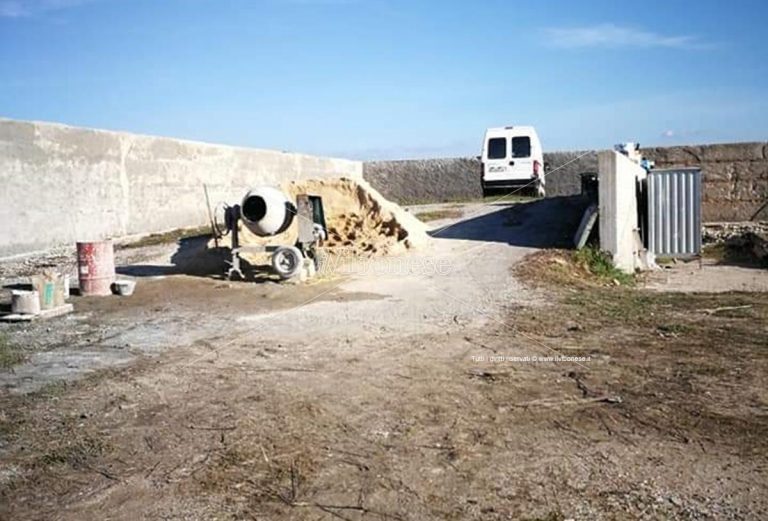 Mileto, raid criminale nel cantiere dell’isola ecologica