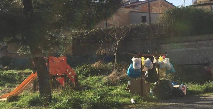 Sant’Onofrio, l’opposizione denuncia: «Territorio invaso dai rifiuti» – Foto