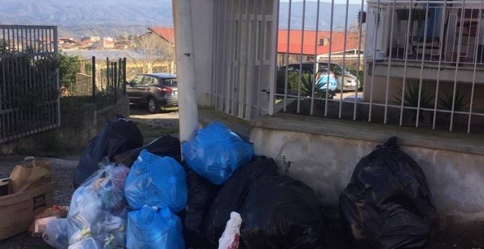 Sant’Onofrio, l’opposizione denuncia: «Territorio invaso dai rifiuti» – Foto