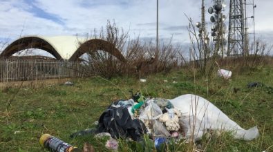 Vibo, micro-discariche all’ombra del Castello: giovani volontari contro l’inciviltà – Foto