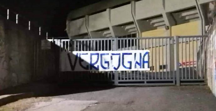 Vibonese, squadra senza carattere: pagherà Galfano per tutti. Tifosi delusi – Video