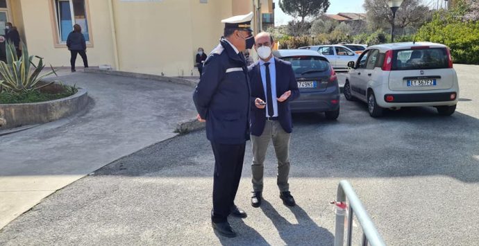 Agente municipale aggredito a Mileto: «Servono regole su come trattare soggetti difficili»