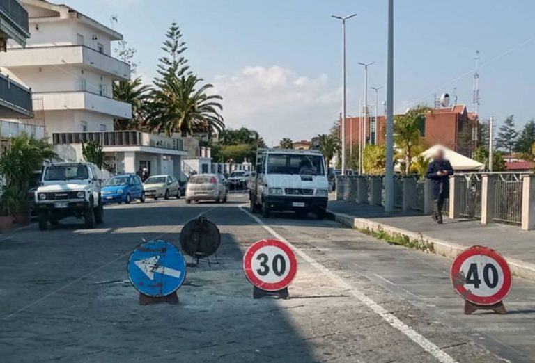 Vibo Marina, ripristinate le basole saltate sul lungomare