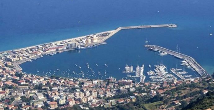 Il sottosegretario Dalila Nesci in visita al porto di Vibo Marina