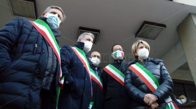 “Scippo” vaccini, i sindaci vibonesi impediscono il trasferimento delle dosi a Reggio