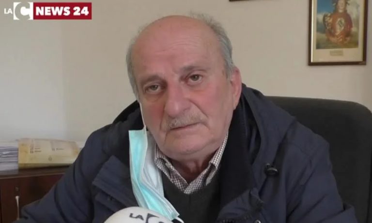 Limbadi, il sindaco aggredito in Comune: «Temo per la mia famiglia» – Video