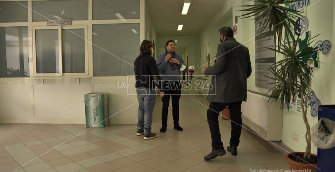 “Diplomificio”, il direttore dell’ufficio scolastico regionale sceglie il silenzio – Video