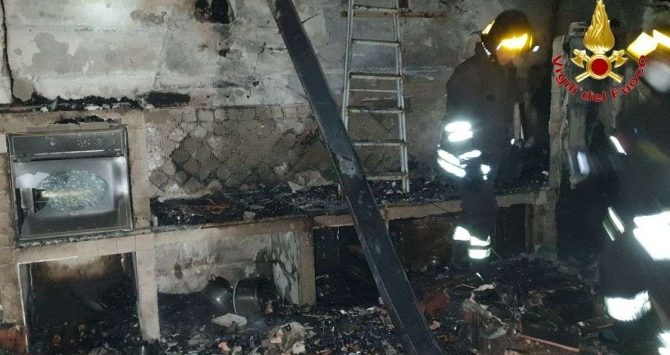 Paura a Gerocarne, incendio coinvolge abitazione: evacuate due famiglie
