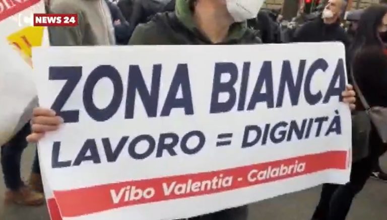 Da Vibo a Roma per difendere il lavoro e la dignità: «Ora fateci riaprire» – Video