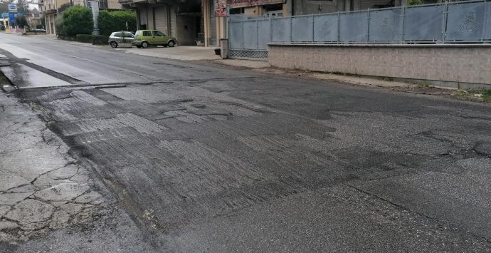 Mesiano: strada “colabrodo”, Provincia e Comune si rimpallano le responsabilità