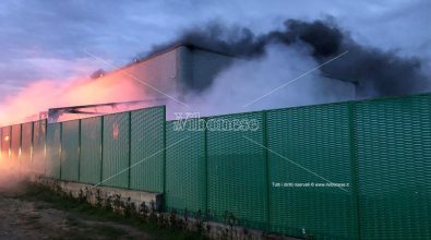 Incendio discarica a San Nicola da Crissa, il sindaco: «Pronti a dare una mano»