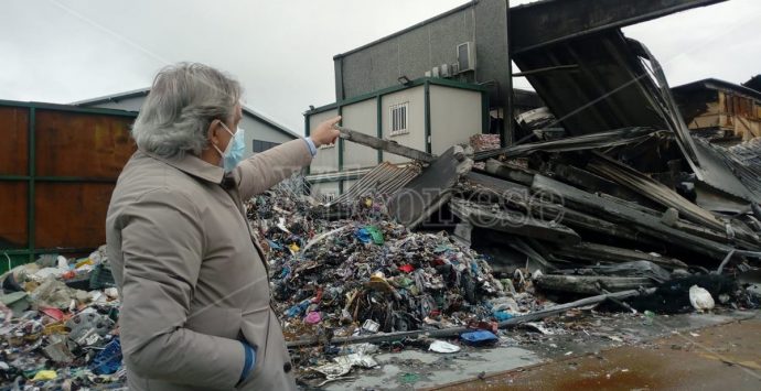 San Nicola da Crissa, in fumo il futuro di 40 famiglie: «Aiutateci a ricostruire la Stella del Sud» – Video