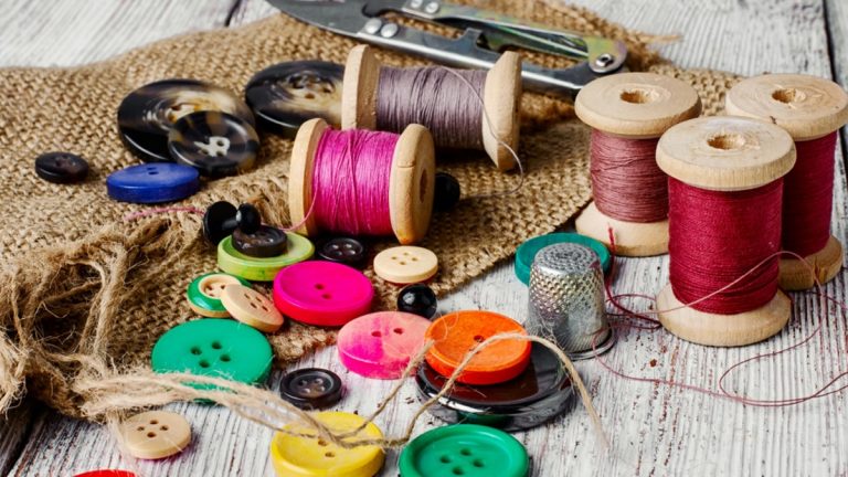 Moda e solidarietà, a Ionadi nasce l’Atelier sociale “Tabita”