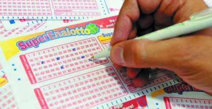 Superenalotto: vinti 371 milioni di euro, è il jackpot più alto al mondo