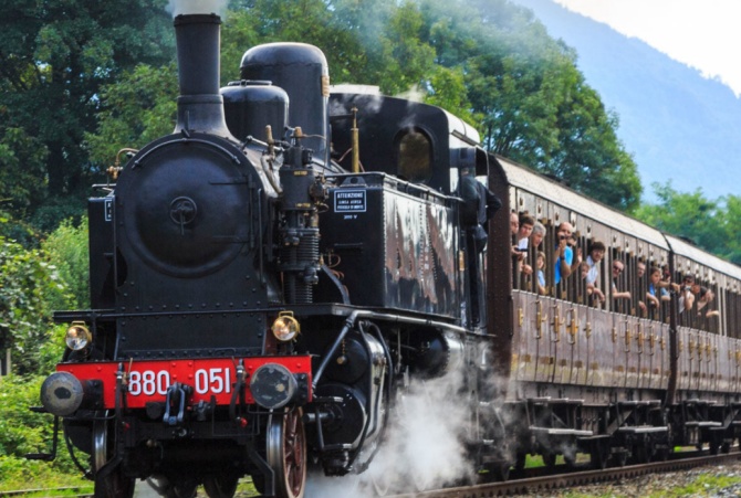 In treno a vapore lungo la Costa degli dei e la Costa viola: si lavora al progetto