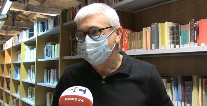 “Ambasciatore della lettura” ma rischia di restare senza… ambasciata -Video