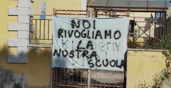 «Rivogliamo la nostra scuola», appello per la riapertura della “Presterà” di Vibo Marina