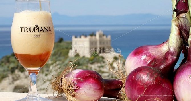 La birra alla cipolla di Tropea: l’invenzione di Antonio grazie alla ricetta del nonno -Video