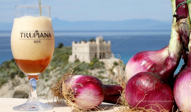 La birra alla cipolla di Tropea: l’invenzione di Antonio grazie alla ricetta del nonno -Video