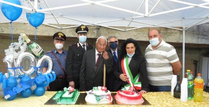 Arzona di Filandari in festa per i cento anni di nonno Salvatore