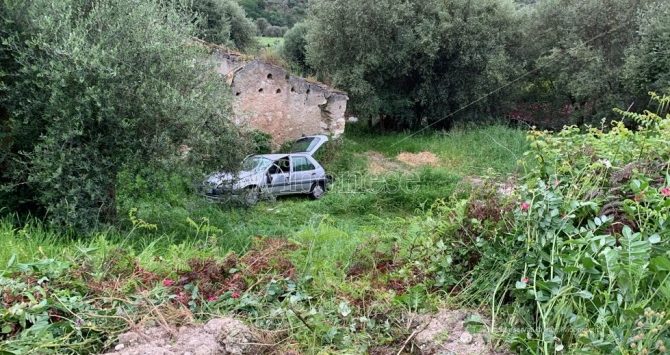 Incidente tra Cessaniti e Pannaconi, auto finisce fuori strada