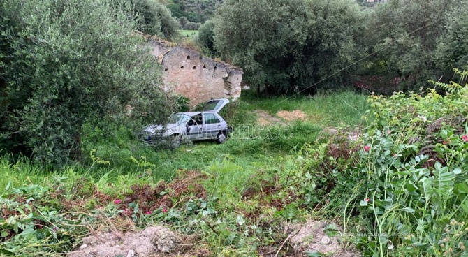 Incidente tra Cessaniti e Pannaconi, auto finisce fuori strada