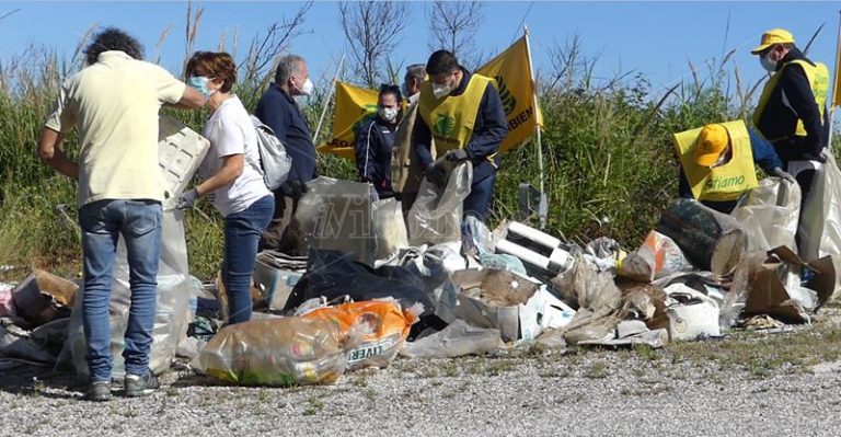 Lotta ai “lordazzi”, ripulita la provinciale Parghelia-Daffinà-Zungri – Video