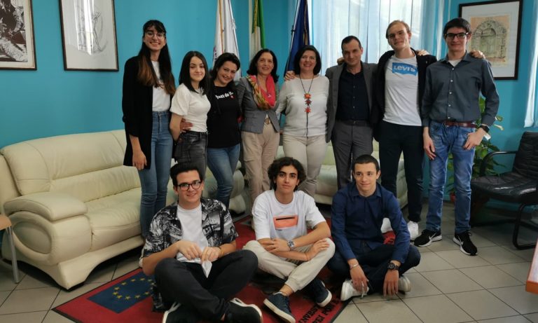 Vibo, il liceo Berto campione di dibattito in inglese: rappresenterà l’Italia a Bruxelles