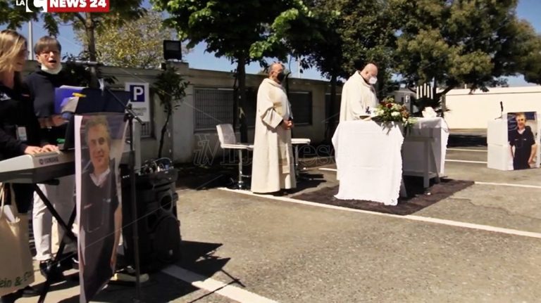 Un mese senza Michele Porcelli, messa in suo ricordo nella sede di LaC Tv – Video