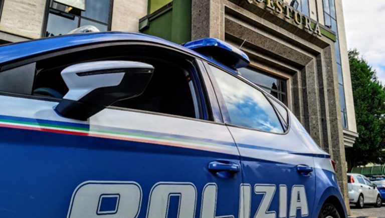 Girava in auto per le strade di Vibo ubriaco, fermato dalla polizia