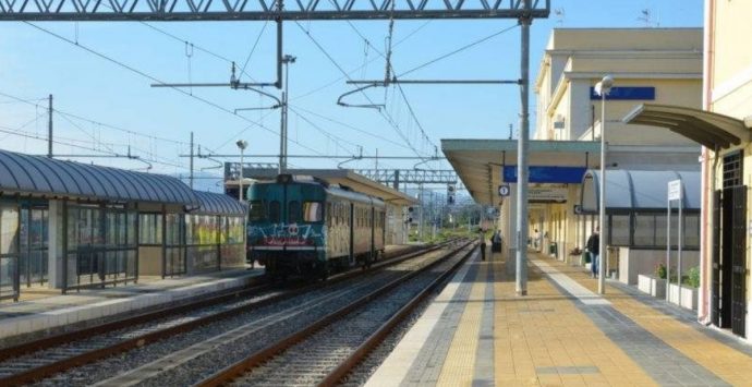 Terremoto in Calabria, lungo la fascia tirrenica sospesa la circolazione ferroviaria