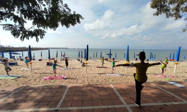 Vibo Marina, lezioni di ballo in spiaggia per il progetto danza “d’A…mare” – Video