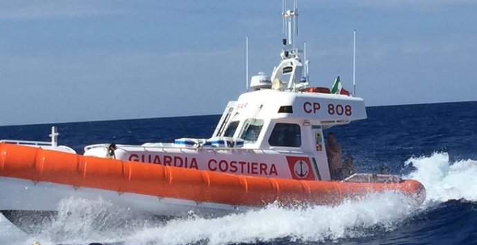 Turisti tratti in salvo dalla Guardia costiera nelle acque di Tropea