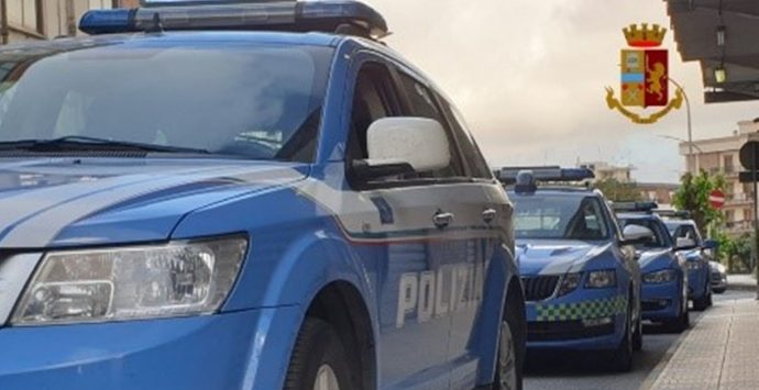 Vibo, colto da infarto mentre era in auto, salvato dalla polizia stradale