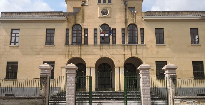 Vibo, stato dei lavori delle scuole Garibaldi, Don Bosco e Murmura: Soriano interroga il sindaco