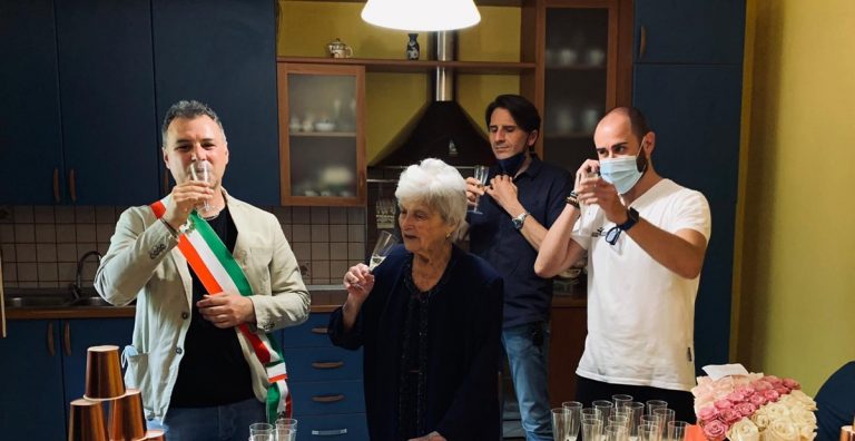 Stefanaconi, l’intera comunità festeggia i cento anni di nonna Grazia