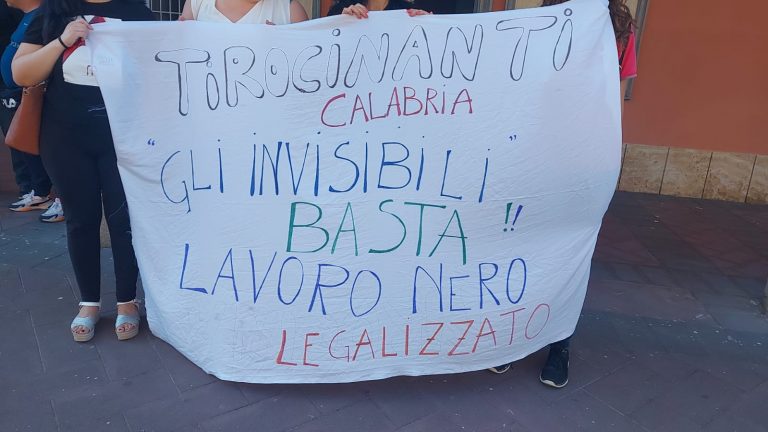 Protesta tirocinanti della Regione Calabria, sit-in anche a Mileto