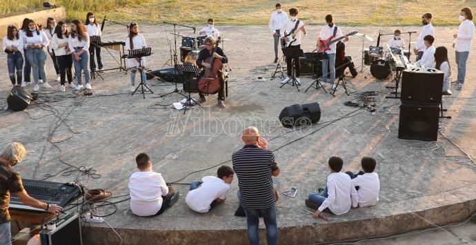 La musica contro l’abbandono scolastico: il progetto tra Vibo Marina e Ricadi – Video