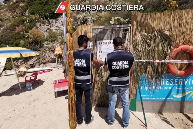 Spiaggia di Grotticelle: sigilli a un manufatto abusivo, una denuncia